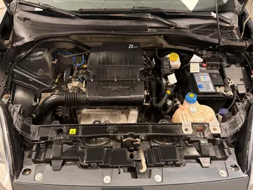 Car image 17