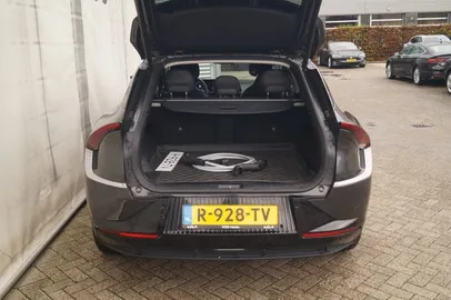Car image 36
