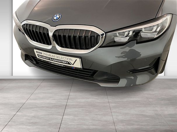 BMW 330e Touring M 215 kW image number 6