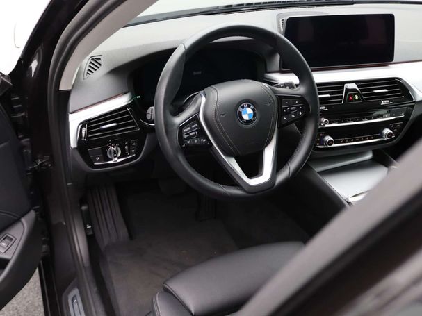 BMW 520i Touring 135 kW image number 9