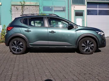 Car image 2