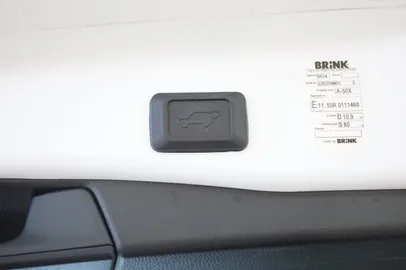 Car image 29