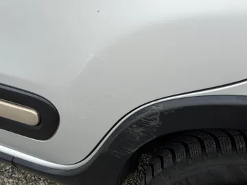 Car image 26