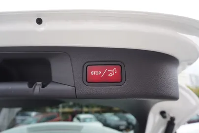 Car image 32
