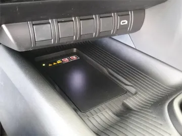 Car image 23