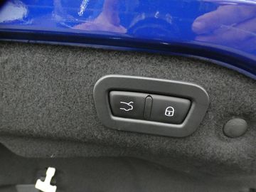 Car image 38