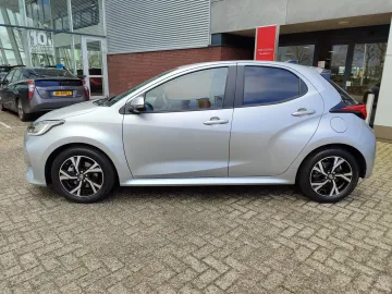 Car image 4