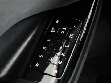 Car image 40