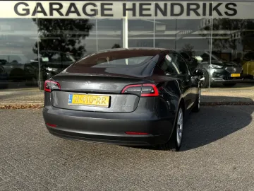 Car image 36