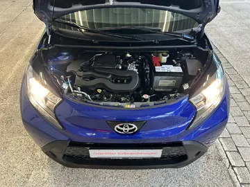 Car image 12