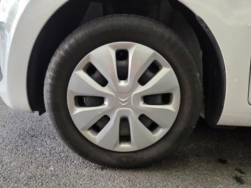 Car image 24