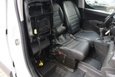Car image 28
