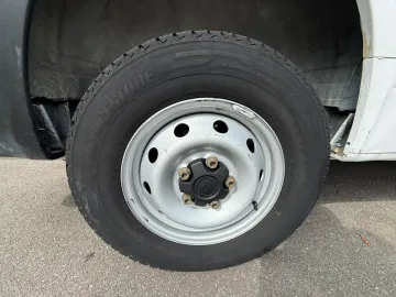 Car image 40
