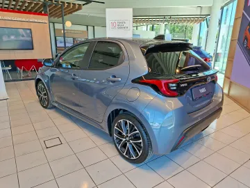 Car image 3