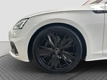 Car image 35