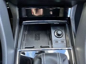 Car image 37