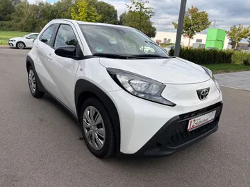 Car image 2