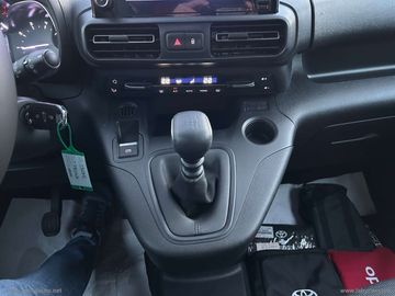 Car image 32