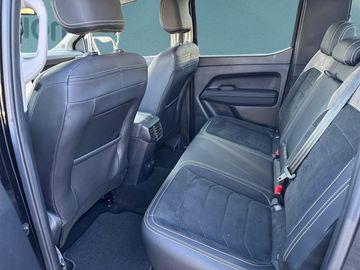 Car image 28
