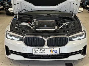 Car image 30