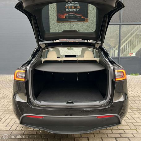 Tesla Model Y 220 kW image number 18