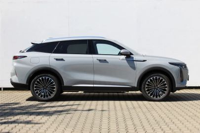 Car image 4