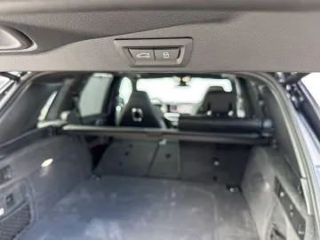 Car image 34