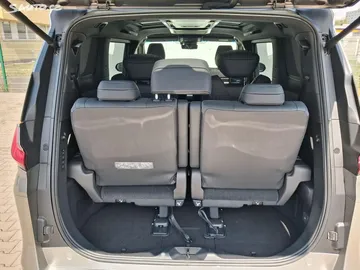 Car image 30