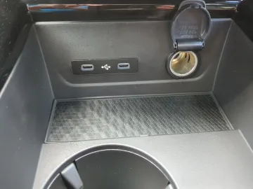 Car image 33