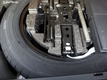 Car image 27