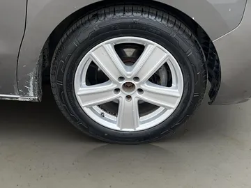 Car image 33