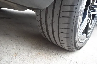 Car image 25