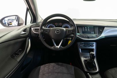 Car image 12