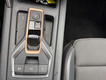 Car image 30