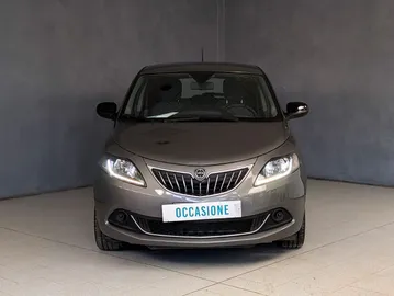 Car image 2