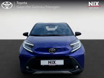Car image 2