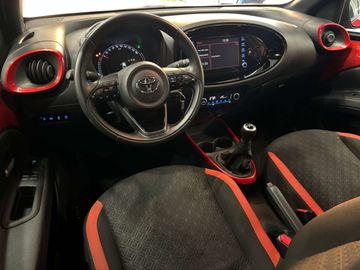 Car image 12