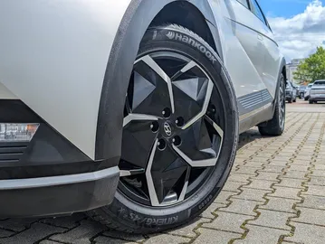 Car image 26