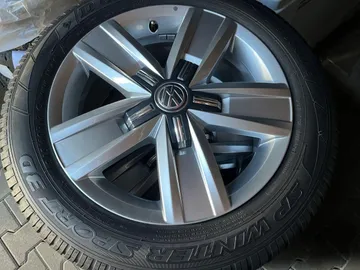 Car image 27