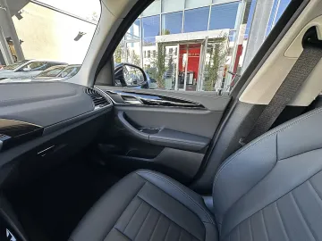 Car image 36