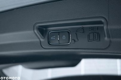 Car image 40