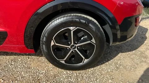 Car image 24