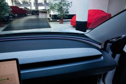 Car image 15