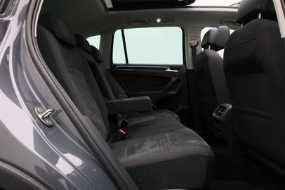 Car image 36