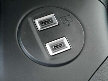 Car image 32