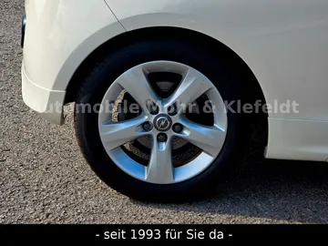 Car image 30