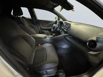 Car image 19