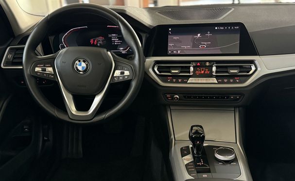 BMW 320d Touring 140 kW image number 39