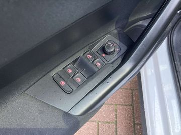 Car image 33