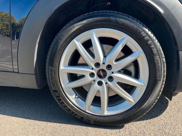 Car image 32